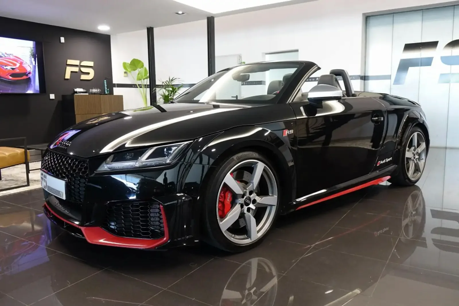Audi TT RS Roadster (juoda) — nuotrauka 2